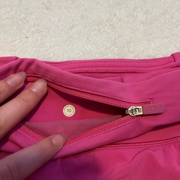 Sonic Pink Lululemon Speed-Up Shorts ‘2.5  SIZE 10 - Picture 6 of 6